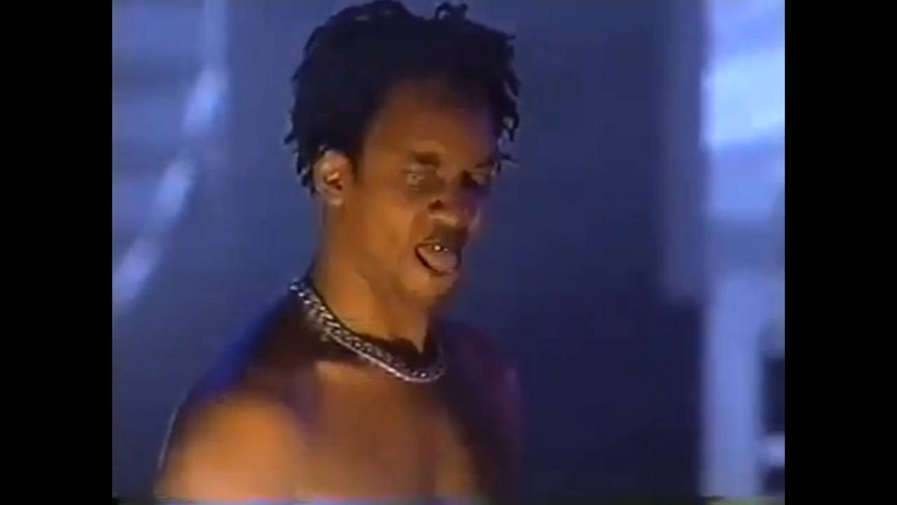 900